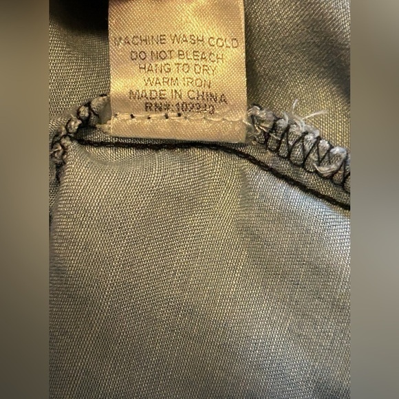 SKIES ARE BLUE Alisson Chambray Top Size Large - Picture 7 of 12